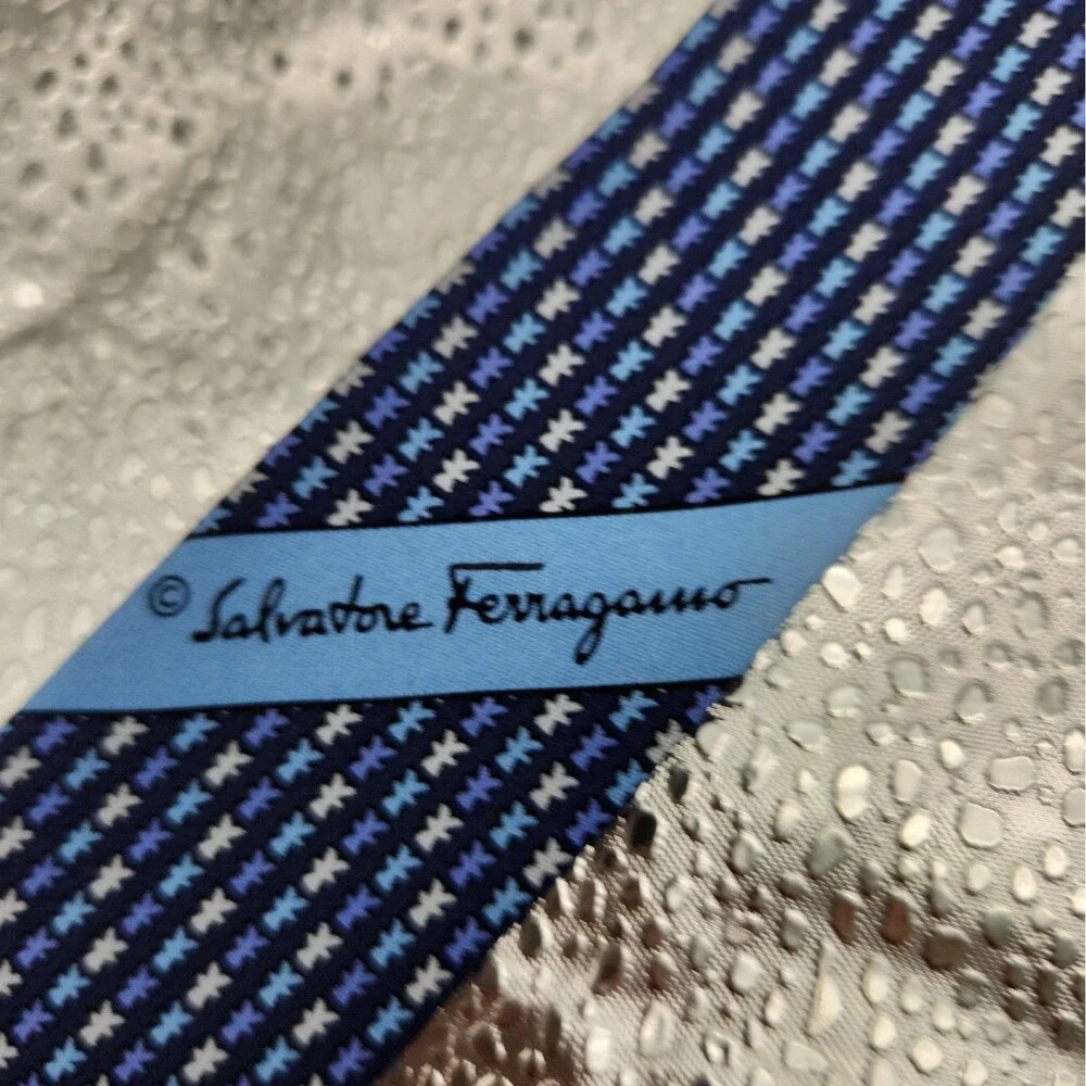 Tie Salvatore Ferragamo Navy Blue Stylized Bears 100% Silk Necktie Italy Vintage